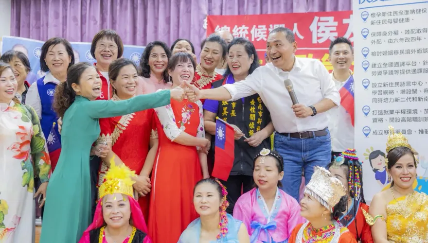 侯友宜新住民政策　懷孕納健保、陸配4年可拿身分證
