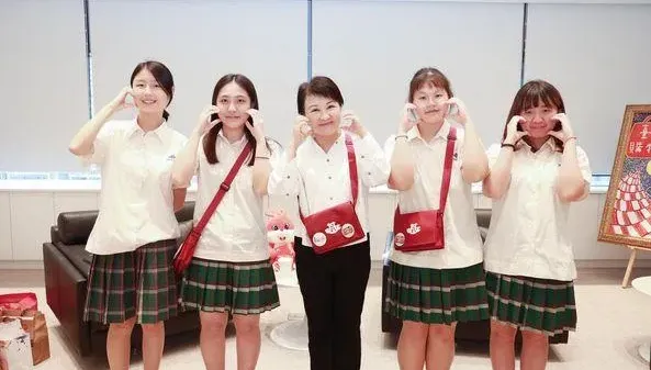 政壇第一文青女！盧秀燕45年前高中清純嫩樣曝光