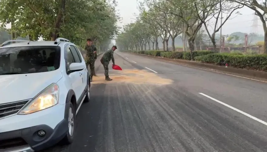 陸軍十軍團戰車油管爆裂　拖離後清掃、人員均安