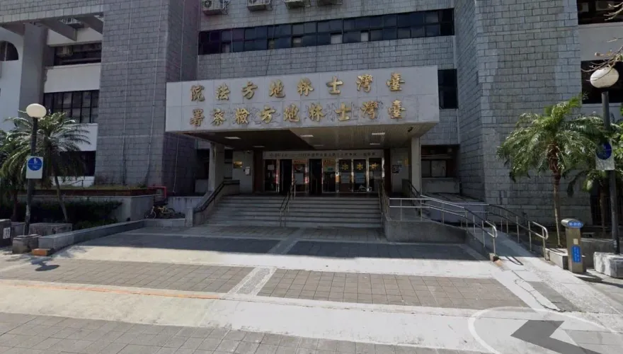 兩次公然侮辱女同學！費鴻泰兒子費聿德IG罵「BITE ME HOE美容千金」　又判拘役50天