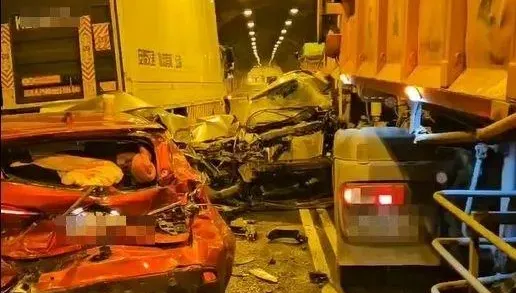 影/爸爸見不到病危媽媽最後一面「先走一步」！新澳隧道車禍罹難者女兒醫院淚崩