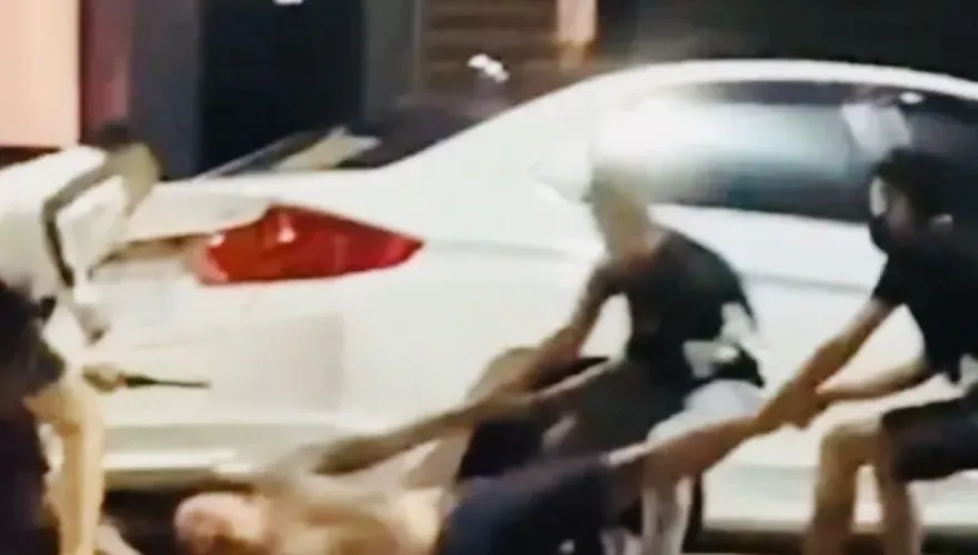 影/當街押人片！高雄債務糾紛凌晨街頭爆肢體衝突　警趕抵救人循線逮7嫌