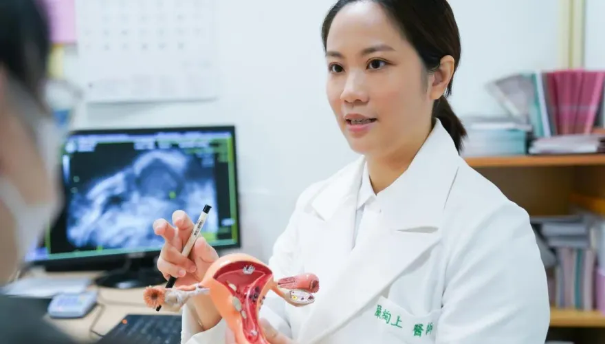 妙齡女月經流20天血！台北慈濟「新式超細子宮鏡冷刀」治癒