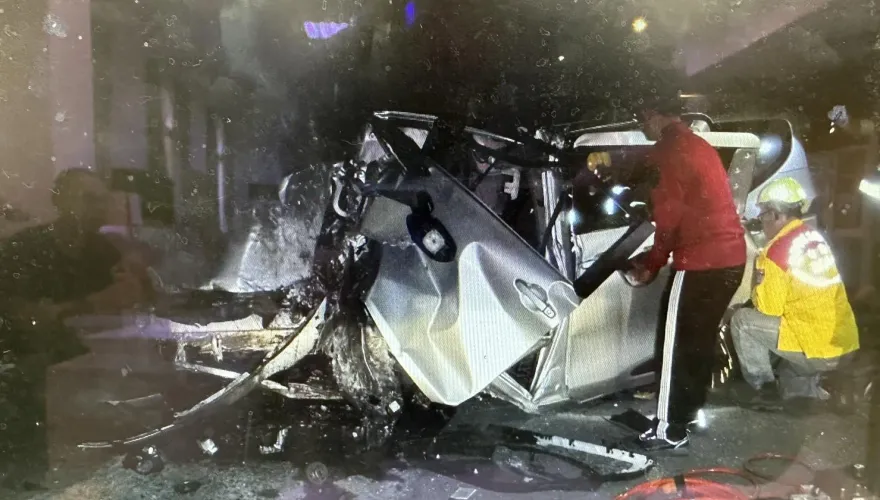 影/現場慘況曝光！屏東休旅車酒駕自撞「車頭爛掉」！4人送醫1人傷重不治