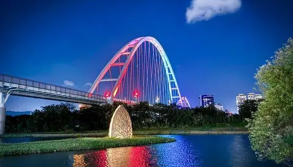 都市桃花源！「新北濕地藝術季」河床穿新衣　匯聚11組重量級作品