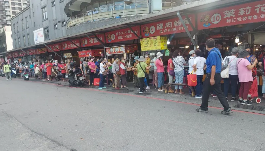 市場湧1公里隊排隊人潮！內行人現身解答　最末場領取時間曝