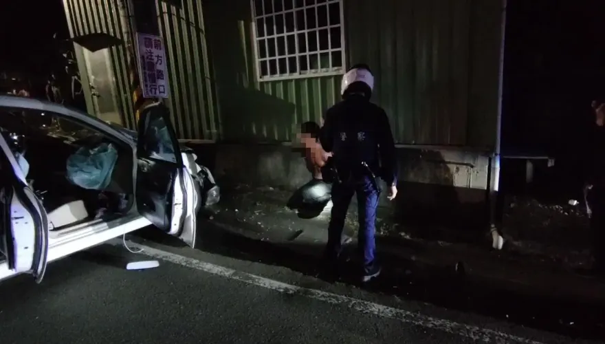 烏龍擄人案！苗栗女子遭押上車　嫌犯自撞電桿被逮…結果2人是夫妻