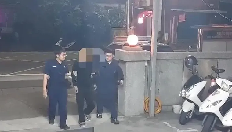 影/門沒鎖！民宅遭闖入「包包不見了」　蘆洲警12小時速逮賊