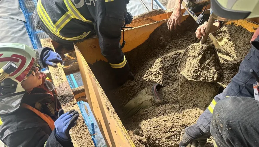 快訊/台中砂石場出事！78歲老闆維修慘遭土石活埋　救出命危搶命中