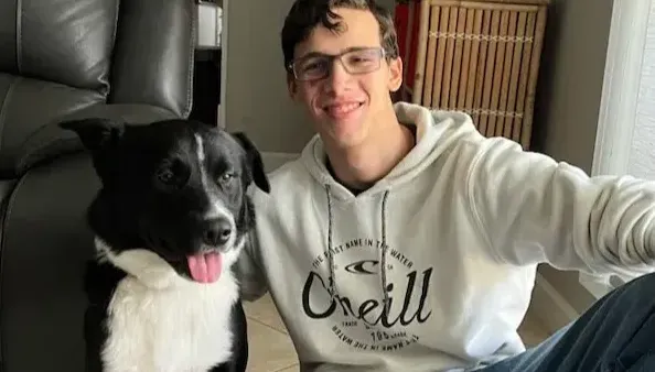 救命小英雄！17歲男孩睡夢中突中風　聰明狗狗衝上樓叫醒爸媽求救
