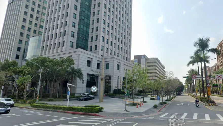 記點新制民怨爆炸！10/31百輛計程車包圍交通部、遊覽車代表按鈴申告