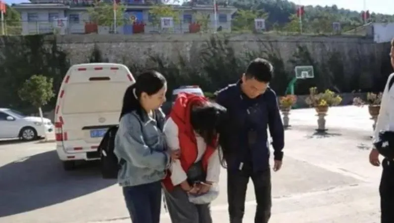 爭吵下「毒」手！她害死男友潛逃27年　落網成大媽嘆「看到家鄉名都會怕」