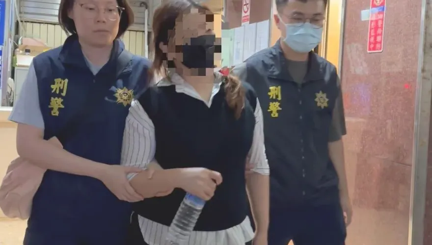影/ATM車手跪了！黑絲襪「會計」單槍匹馬騙過銀行提出2.5億　還幫別團領