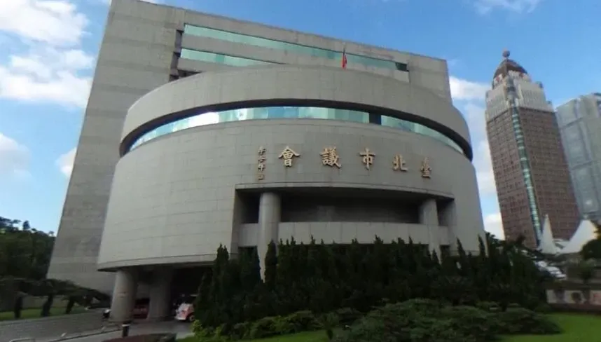 前主播慘了！假冒身分「寄生」記者室　台北市議會禁令出爐