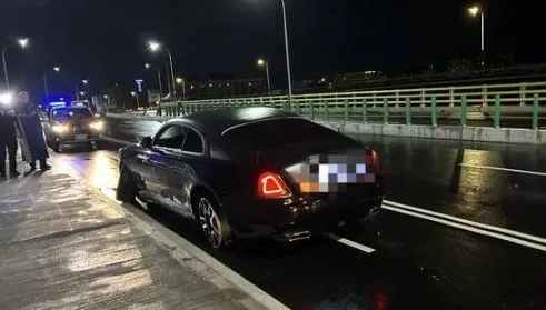 2390萬勞斯萊斯「輪胎剛換」民權大橋自撞　員工開老闆車「維修逾200萬」