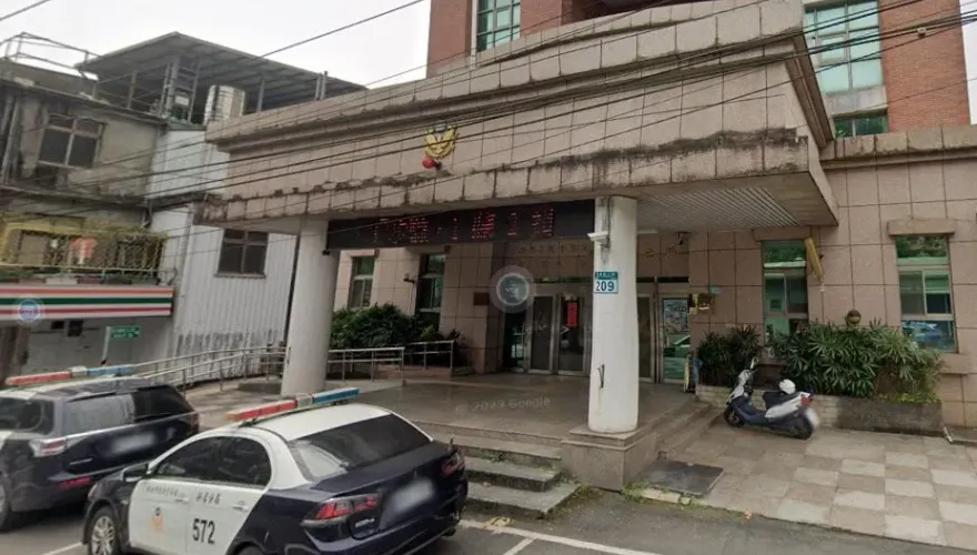 萬聖節國3驚魂！她閃大燈、按喇叭　惡男剪車逼車還跟到派出所
