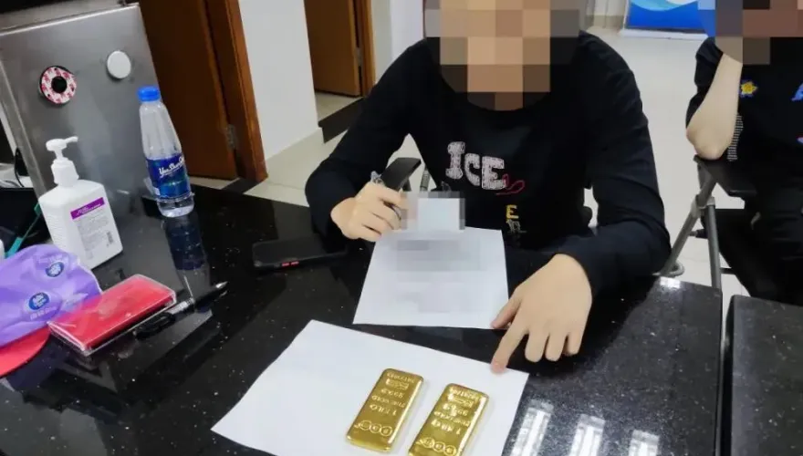 男子鞋底藏2kg金條試圖走私　因「腳步沉重」被海關人員識破