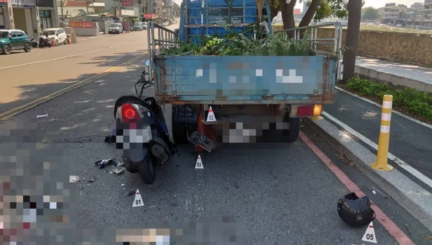 快訊/台中恐怖車禍！大貨車違規停紅線　後方騎士無煞車猛撞爆頭亡