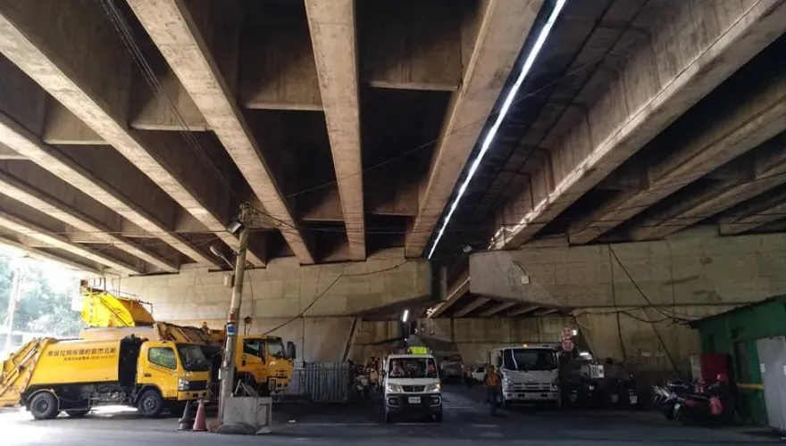 快訊/鶯歌清潔隊工安意外！回收廚餘人員忘關機具電源　左手中指慘遭利刃割斷