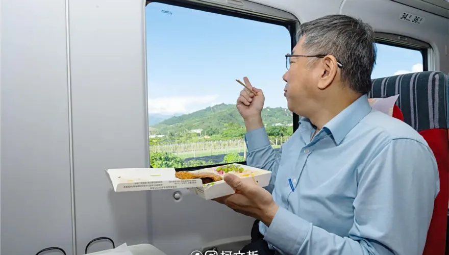 「藍白合」柯文哲上車了？！臉書照片洩露真實心聲