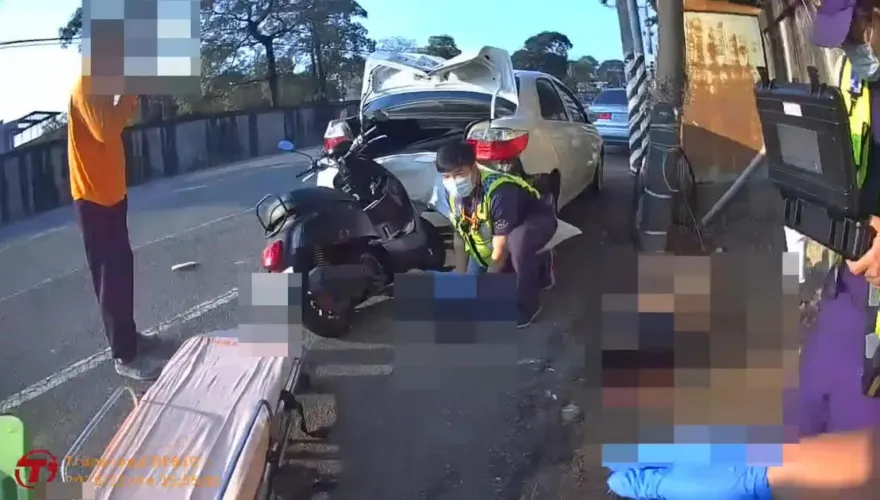 疑未戴安全帽又站腳踏板！嘉義追撞死亡車禍　母多處擦挫傷3歲兒送醫不治