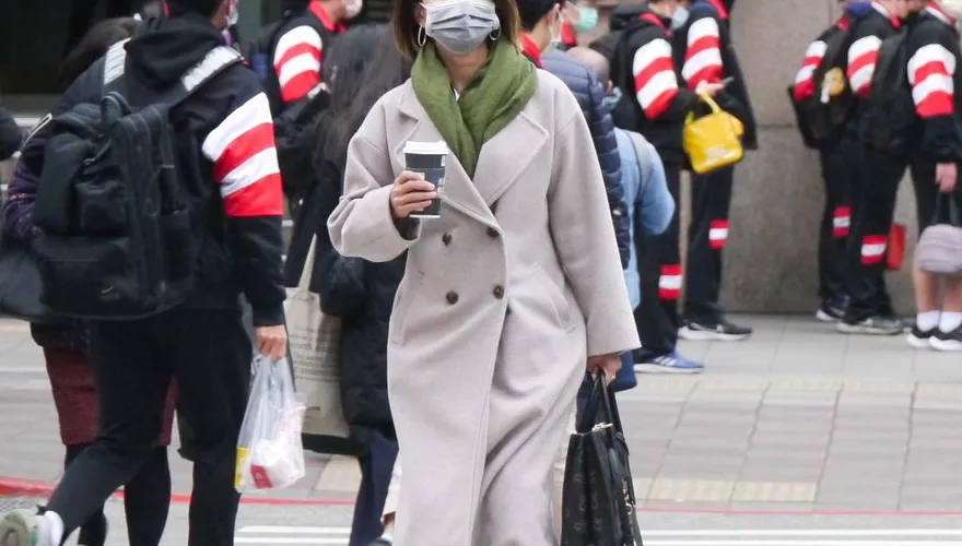 今飆高溫30度！　冬衣先別收...吳德榮：週三變天