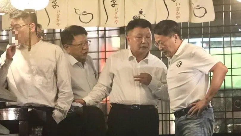 梁文傑慘了！吸加熱菸恐罰「2千至1萬」　北市衛生局出手了