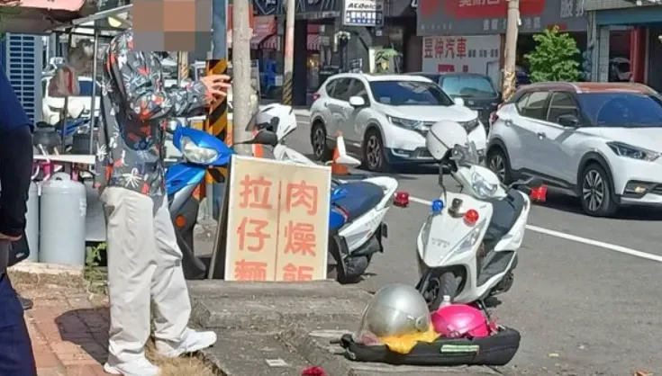 快訊/彰化駕駛「逆向猛衝」！3騎士等紅燈被撞　1女卡車底