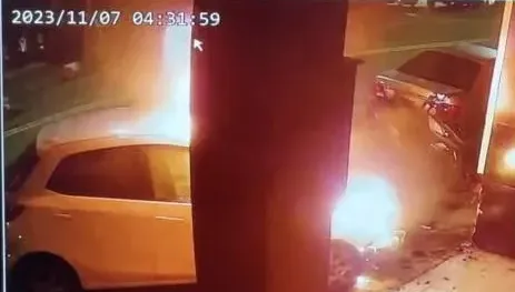 快訊/高雄女清晨上班挨撞！轎車瞬間起火　她輕傷驚險逃生