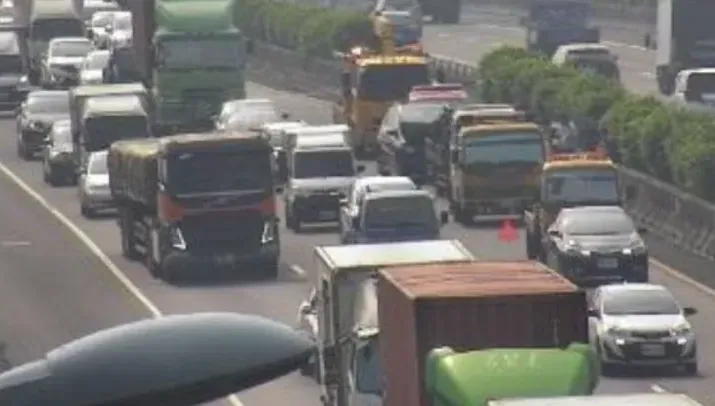 快訊/國1岡山段「4車連環撞」！傷亡不明　紫爆回堵5km