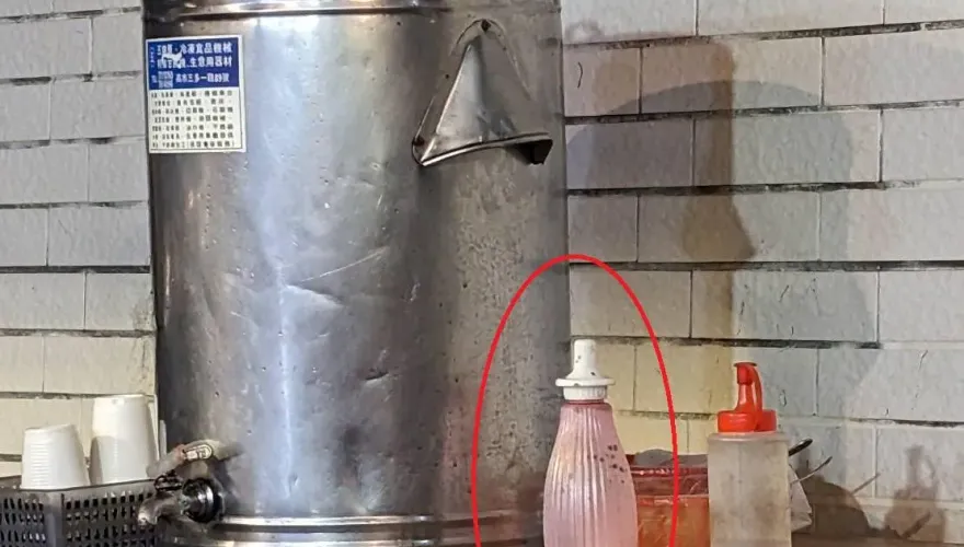 火鍋店醬料台出現「女性生理灌洗器」　她吃到一半錯愕：老闆確定要這樣？