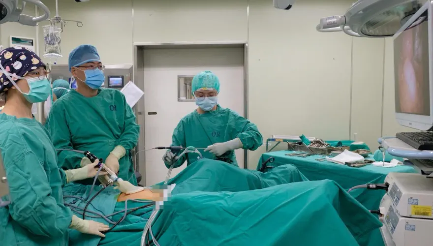 6旬嬤「大肚子」檢查出30cm卵巢囊腫！靠「新技術」快速恢復不留疤