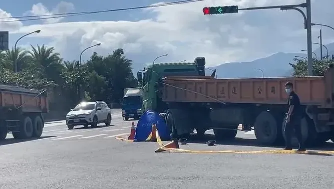 快訊/宜蘭2死車禍！砂石車轉彎撞機車　雙載成輪下魂、爆頭亡