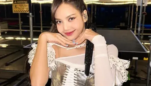 BLACKPINK成員Lisa驚傳「被分手」　緋聞男友緊擁火辣女郎合照瘋傳...真相大反轉