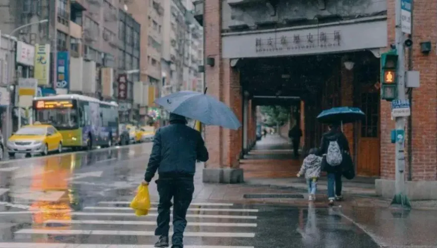 今低溫12℃「3地防雨彈」！　下周2波「更強冷空氣」接力殺來