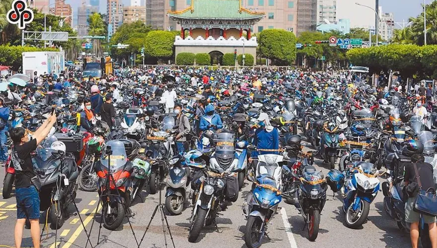 民主笑話？Youtuber提案「重機上國道」進度表　近6千人逼交通部選前踹共