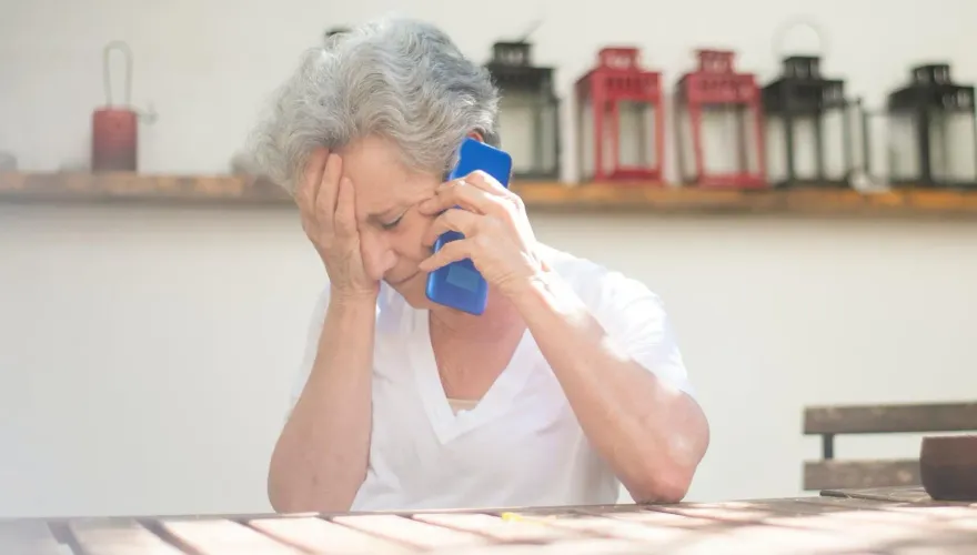 82歲嬤「眼窩痛到腦」無法站穩！醫一查竟是「黴菌感染」惹禍！差點直侵腦骨