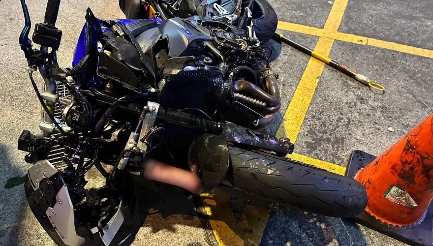 影/禮讓救護車結果自己也被救護！紅牌重機男慘遭撞「空翻3圈」3人送醫