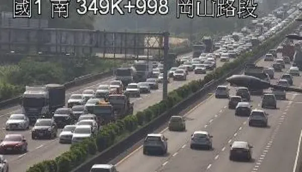 快訊/假日不平靜！　國1北上4車連撞「佔2車道塞爆」