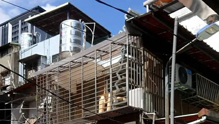 爆料找中天/水壓不夠不准裝水塔！屋主控「老房子自生自滅」　建管處：問題出在違建