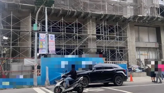 快訊/高雄死亡工安意外！工人貼磁磚9樓墜落身亡