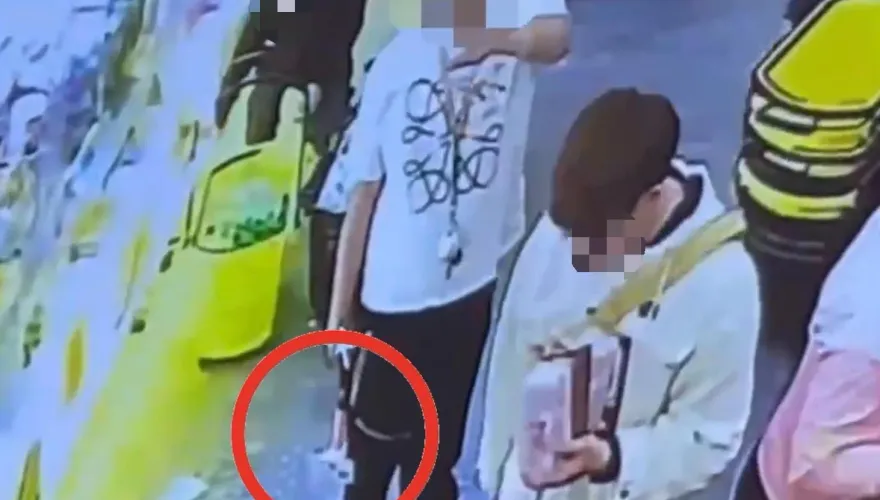 影/「妻子往生、前老闆沒送花圈」！高雄男榔頭怒砸娃娃機店