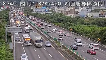 快訊/上班注意！國1北2車碰撞　時速剩18公里「車道塞爆」