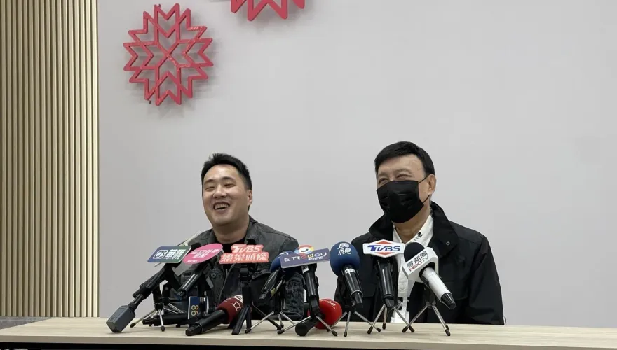 余祥銓見「小元寶」激動落淚　剪臍帶驚喜變驚嚇：像脆腸