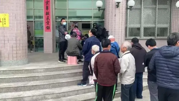 影/年年搶手！鹿港「鹿溪宴」200桌秒殺　73歲翁不畏寒徹夜排隊