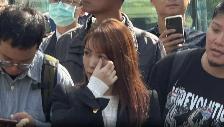 藍白合成局有人馬上哭？　民眾黨陳智菡拭淚引發關注