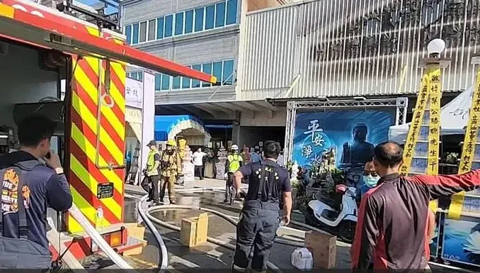 彰化五金廠搭棚辦老董告別式！廠內疑操作不慎釀火災　1員工2度燙傷
