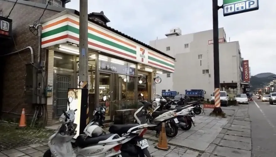 影/北海岸泡湯逛超商遭持刀刺頭　被害人控警局內被嫌犯嗆「要多少錢」