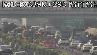 快訊/國1南下路竹路段驚傳「5車內線追撞」！　車流回堵上班請注意