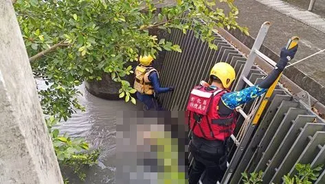快訊/彰化八堡圳公園驚見女浮屍　手臂有刺青身分確認中